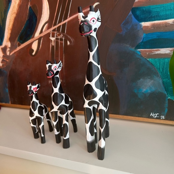 Vintage Handcrafted Black and White Giraffe Figurines Indonesia - Picture 3 of 16